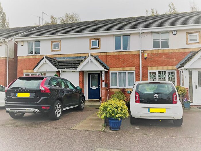 2 Bedroom Property To Rent In Heckford Close, Watford, WD18