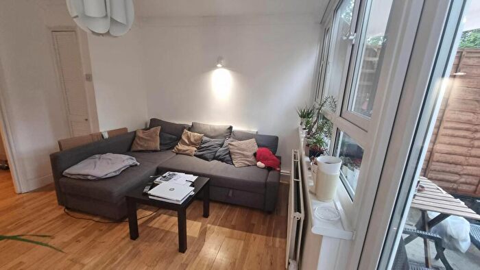 2 Bedroom Flat To Rent In Fulbeck House, Sutterton Street, London, N7