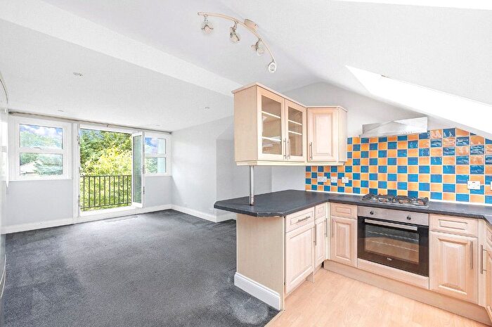 2 Bedroom Flat To Rent In Manor Road, Beckenham, BR3