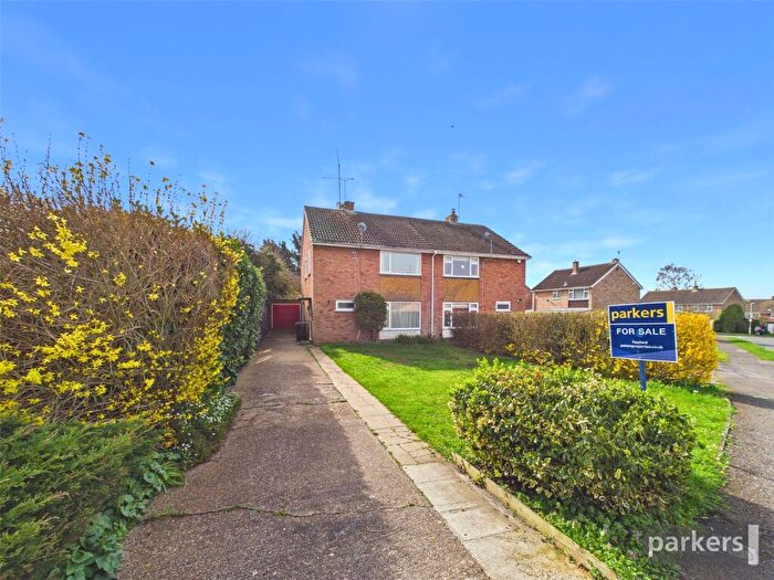 3 Bedroom Semi Detached House For Sale In Amberley Drive, Twyford, Reading, Berkshire, RG10