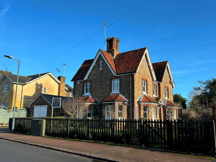 3 Bedroom Detached House To Rent In High Street, SG14