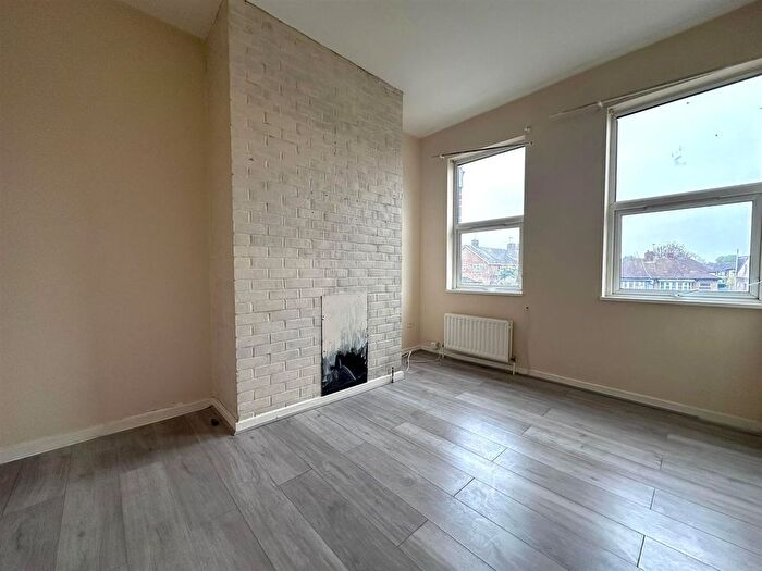 3 Bedroom Flat To Rent In White Hart Lane, London, N17