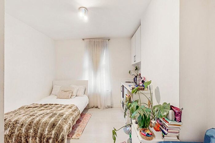 Studio To Rent In St. Stephens Road, Yiewsley, West Drayton, UB7