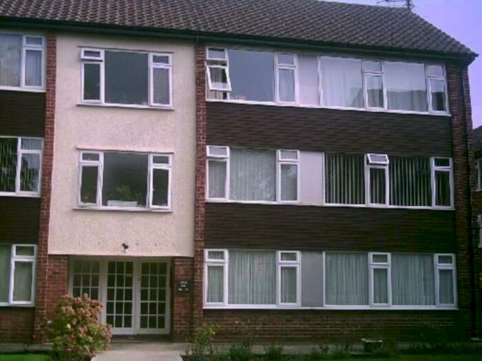 2 Bedroom Apartment To Rent In Arnian Court, Middlewood Road, L39
