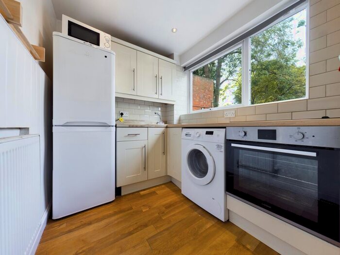 1 Bedroom Flat To Rent In Avenues Court, Princes Avenue, HU5
