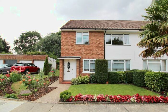 2 Bedroom Maisonette To Rent In Esher Close, Bexley DA5