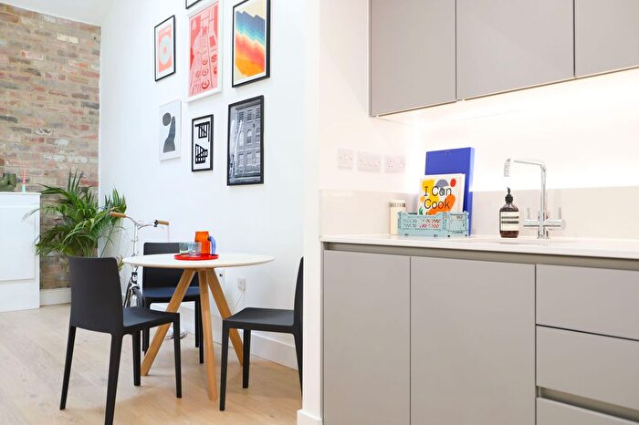 2 Bedroom Town House To Rent In Milton Street, Sheffield, S3