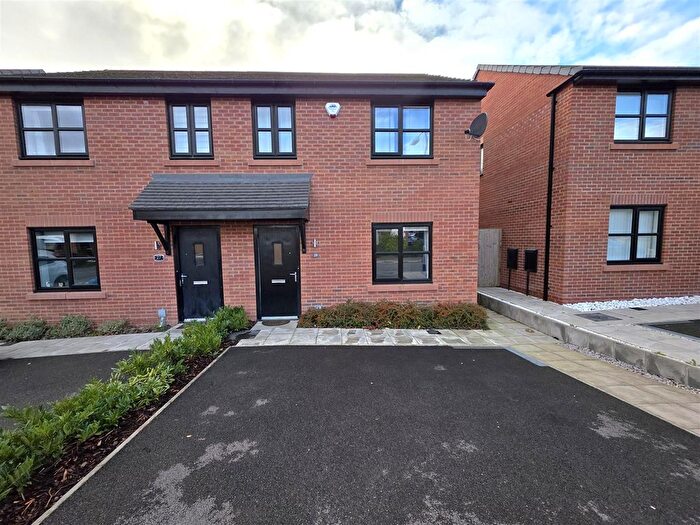 3 Bedroom Semi Detached House To Rent In Borsdane Way, Westhoughton, Bolton, BL5