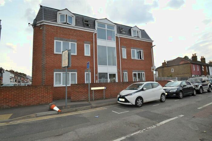 1 Bedroom Flat To Rent In Webster Road, Rainham, Gillingham, ME8