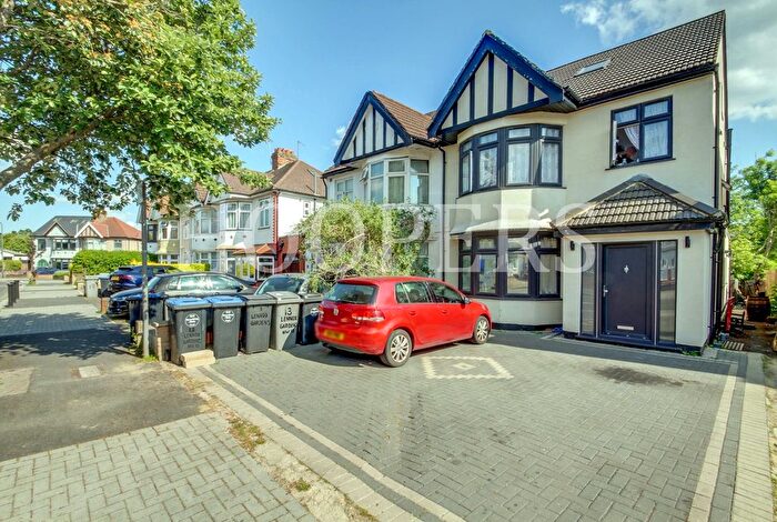 1 Bedroom Flat To Rent In Lennox Gardens, London, NW10