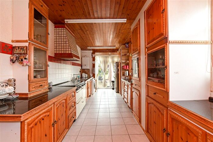 3 Bedroom Chalet For Sale In The Glade, Shirley, Croydon, Surrey, CR0