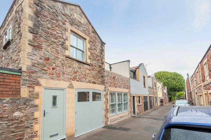 2 Bedroom Mews House To Rent In Thorndale Mews, Clifton, Bristol, BS8