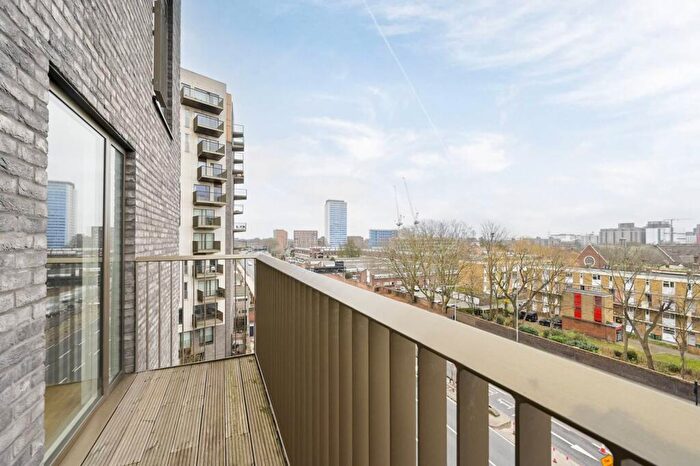 2 Bedroom Flat To Rent In Maud Street, Canning Town, London, E16