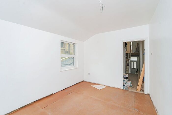 3 Bedroom Terraced House For Sale In Plum Lane, London, SE18