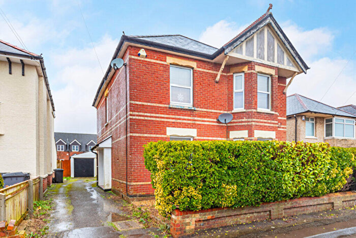 2 Bedroom Flat For Sale In Ensbury Avenue, Bournemouth, Dorset, BH10