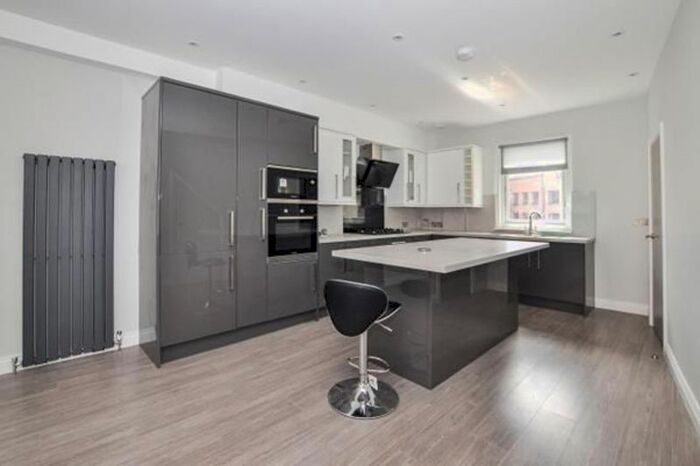 3 Bedroom Flat To Rent In Church Street, Croydon, CR0