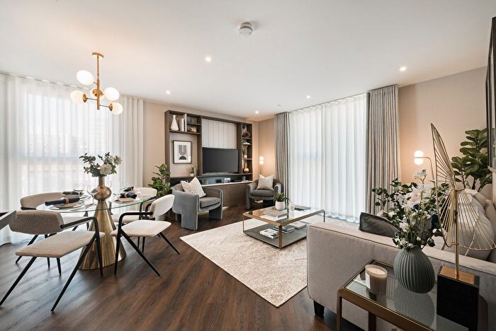 3 Bedroom Flat To Rent In Eden Grove, Staines-Upon-Thames, TW18