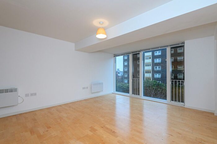 2 Bedroom Flat To Rent In The Avenue, Leeds, LS9