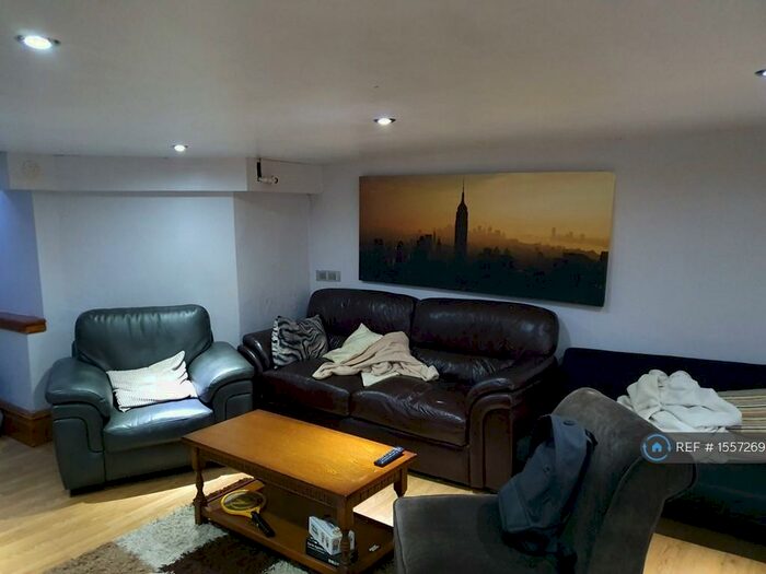 4 Bedroom Terraced House To Rent In Fitzhamon Embankment, Cardiff, CF11