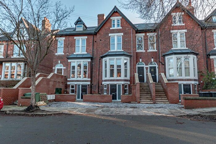 2 Bedroom Apartment To Rent In Apartment, Oakwood Avenue, Oakwood, LS8