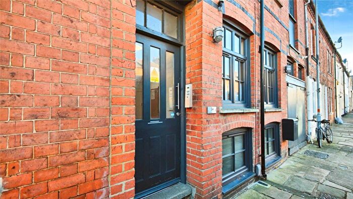 2 Bedroom Flat To Rent In Dunster Street, Northampton, Northamptonshire, NN1