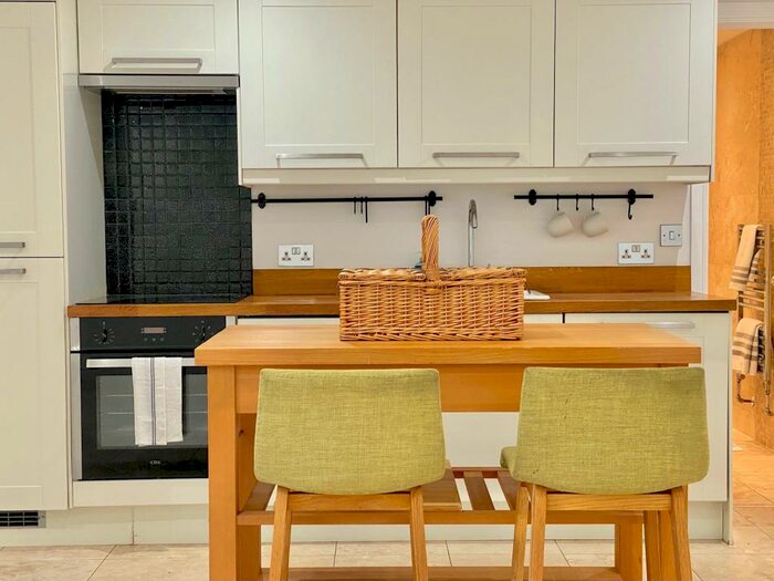 1 Bedroom Apartment To Rent In High Street, Tring, HP23