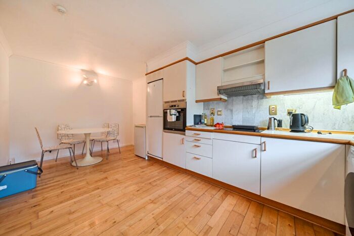 Apartment To Rent In Princes Court, Rotherhithe, SE16