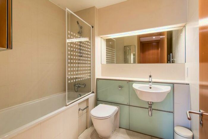 2 Bedroom Flat To Rent In Albert Embankment, Waterloo, London, SE1