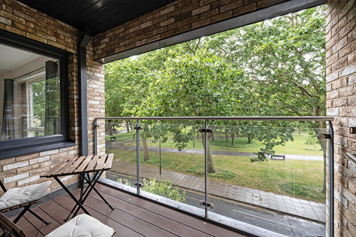 1 Bedroom Flat For Sale In Flat, Crisp Court, Gascoyne Road, Victoria Park, London, E9 - Photo 3