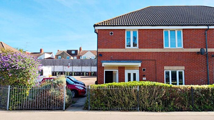 2 Bedroom Flat To Rent In Milner Road, Finedon, NN9