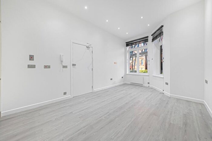 Flat To Rent In Canfield Gardens, South Hampstead, NW6