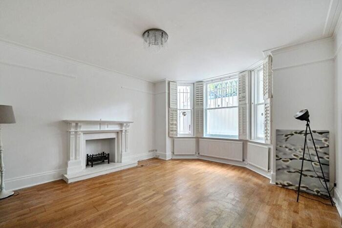 2 Bedroom Flat To Rent In Courtfield Gardens, South Kensington, SW5