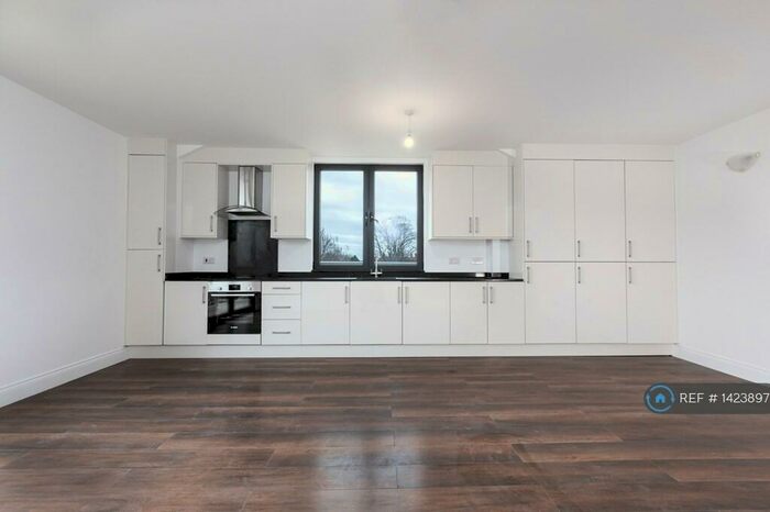 2 Bedroom Flat To Rent In Wiltshire Court, Swindon, SN1