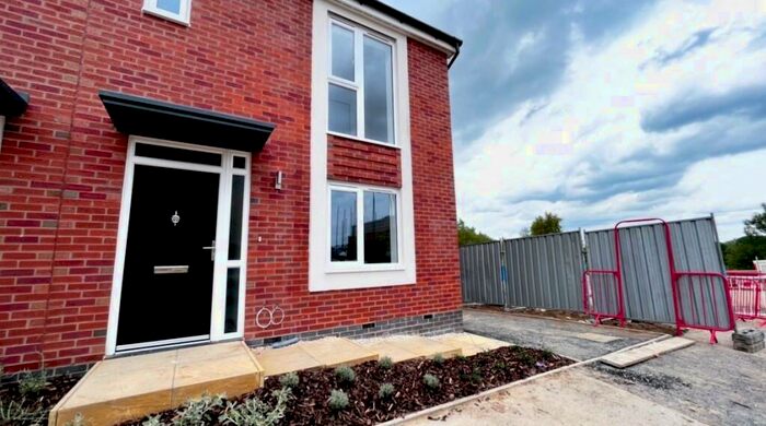 3 Bedroom Semi-Detached House To Rent In Quarry Grove, Clay Cross, Chesterfield, S45