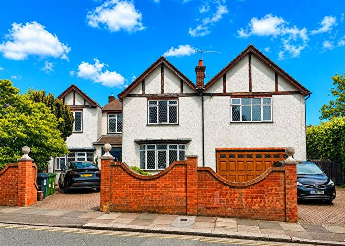 6 Bedroom Detached House To Rent In Shepherds Road, Cassiobury, Watford, WD18