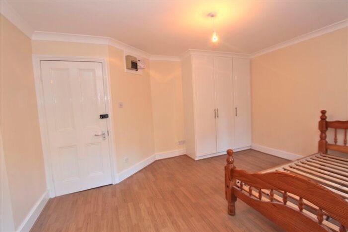 Studio To Rent In Lakefield Road, London, N22