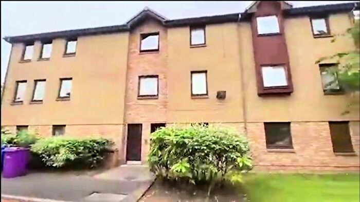 2 Bedroom Flat To Rent In Sloan Place, Ayrshire, KA12