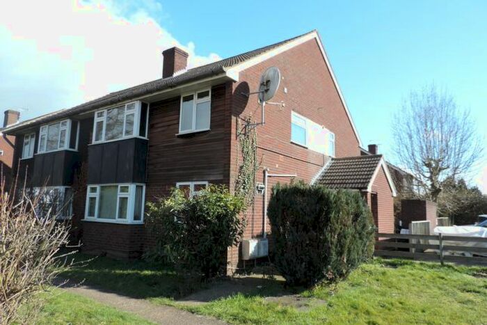 2 Bedroom Maisonette To Rent In High Street, Potters Bar, EN6