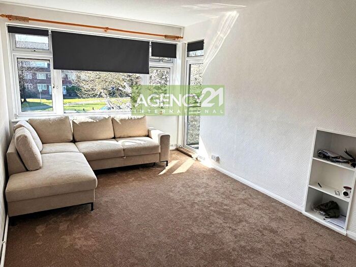 1 Bedroom Flat To Rent In Trowbridge Road, Romford, RM3