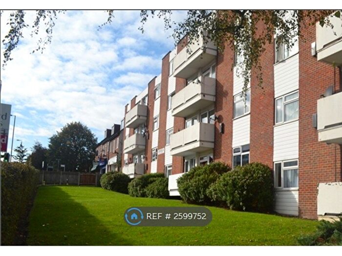 2 Bedroom Flat To Rent In Grosslea, Morden, SM4