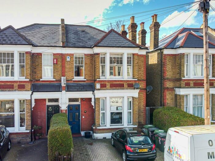 3 Bedroom Flat To Rent In Carholme Road, Forest Hill, London, SE23