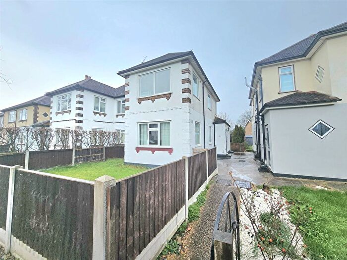 Maisonette To Rent In Matlock Gardens, Hornchurch, RM12