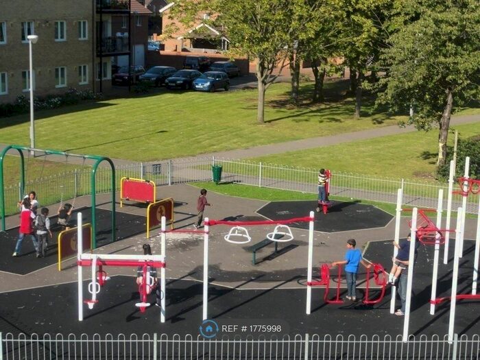 2 Bedroom Flat To Rent In Blackburn Way, Hounslow, TW4