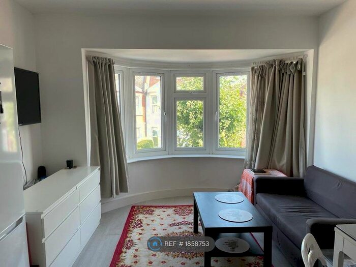 1 Bedroom Flat To Rent In Audley Road, London, NW4