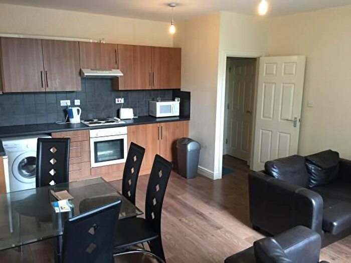 2 Bedroom Flat To Rent In Claremont, Bradford, BD7