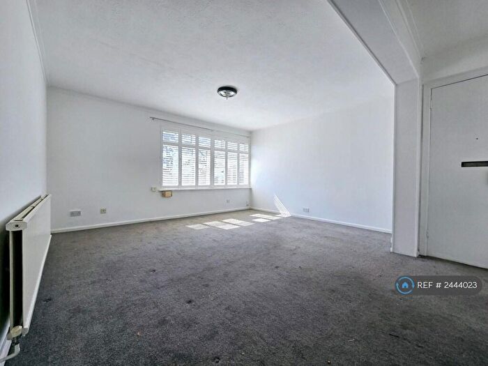 2 Bedroom Flat To Rent In Pine Lodge, Maidstone, ME16