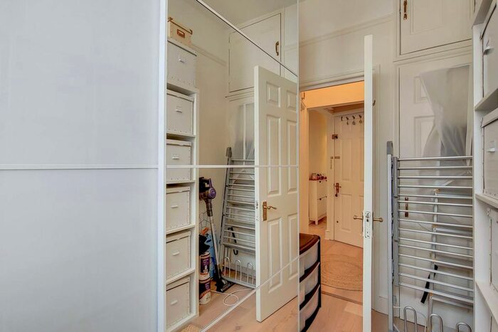 2 Bedroom Flat To Rent In Sandmere Road, Clapham North, London, SW4