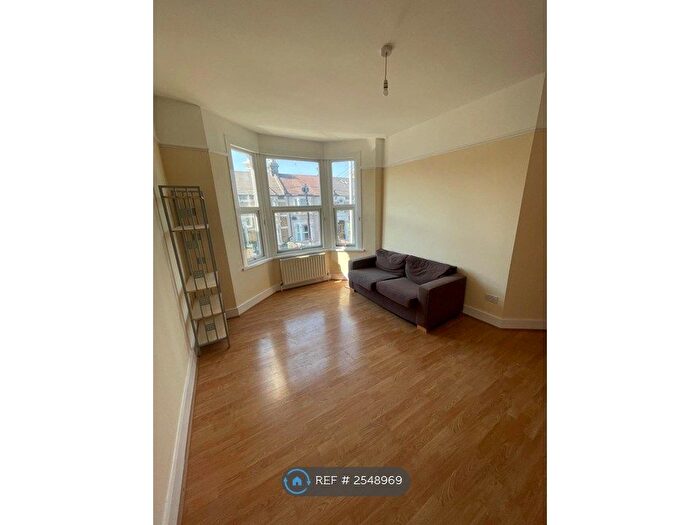 2 Bedroom Flat To Rent In Grove Green Road, London, E11