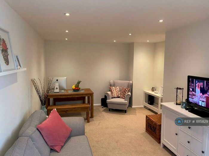 1 Bedroom Flat To Rent In Boundary Road, St. Albans, AL1