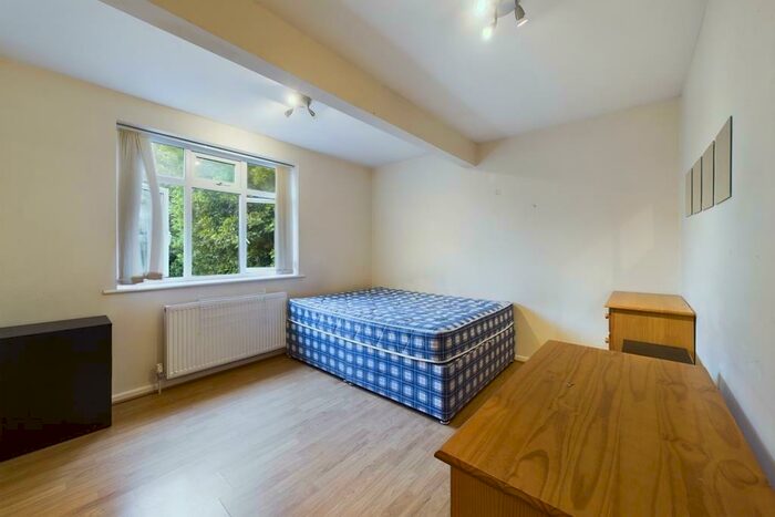 4 Bedroom House To Rent In Hill Lane, Southampton, SO15